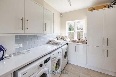 5 bedroom Detached house for sale in Humberston Road, Tetney, DN36