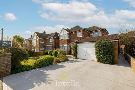 3 bedroom Detached house for sale in Hardys Road, Cleethorpes, DN35