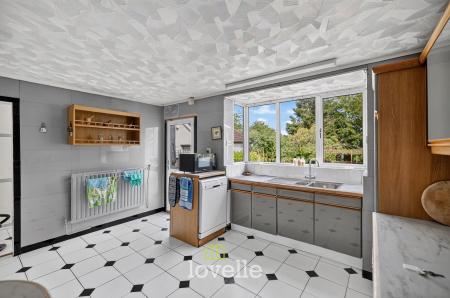 3 bedroom Detached bungalow for sale in Humberston Avenue, Humberston, DN36