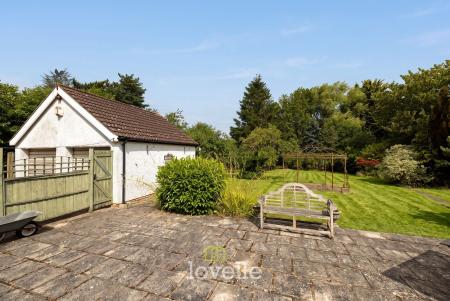 3 bedroom Detached bungalow for sale in Humberston Avenue, Humberston, DN36