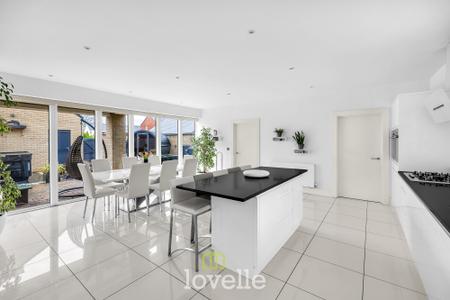 4 bedroom Detached house for sale in The Birches, Humberston, DN36
