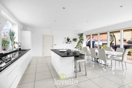 4 bedroom Detached house for sale in The Birches, Humberston, DN36