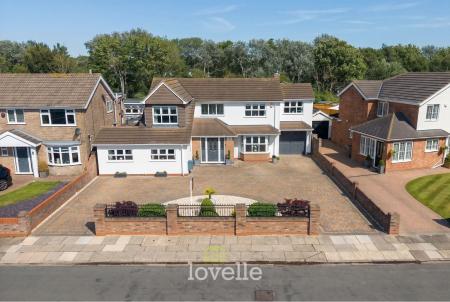 4 bedroom Detached house for sale in Bolingbroke Road, Cleethorpes, DN35