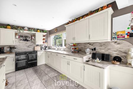 4 bedroom Detached house for sale in Churchthorpe, Fulstow, LN11