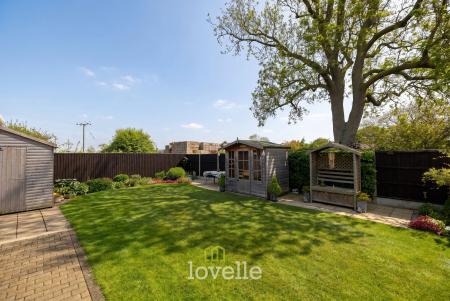 4 bedroom Detached house for sale in Churchthorpe, Fulstow, LN11
