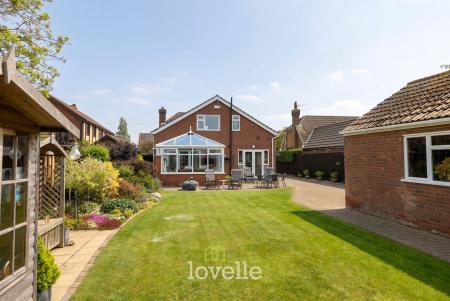 4 bedroom Detached house for sale in Churchthorpe, Fulstow, LN11