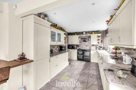4 bedroom Detached house for sale in Churchthorpe, Fulstow, LN11