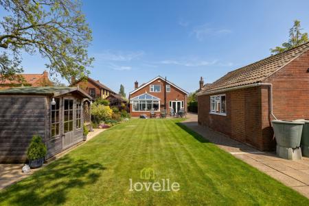 4 bedroom Detached house for sale in Churchthorpe, Fulstow, LN11