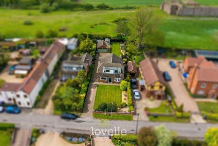 4 bedroom Detached house for sale in Churchthorpe, Fulstow, LN11