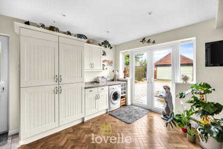 4 bedroom Detached house for sale in Churchthorpe, Fulstow, LN11