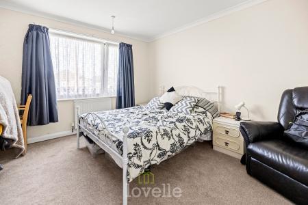 2 bedroom Semi-detached bungalow for sale in Philip Grove, Cleethorpes, DN35