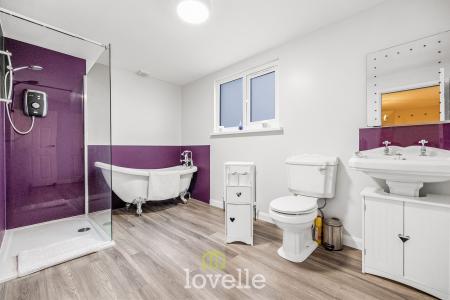 4 bedroom Detached house for sale in Pearson Road, Cleethorpes, DN35