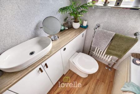 3 bedroom Semi-detached house for sale in Davenport Drive, Cleethorpes, DN35
