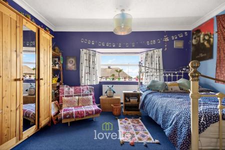 3 bedroom Semi-detached house for sale in Davenport Drive, Cleethorpes, DN35