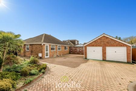 2 bedroom Detached bungalow for sale in Queen Elizabeth Road, Humberston, DN36