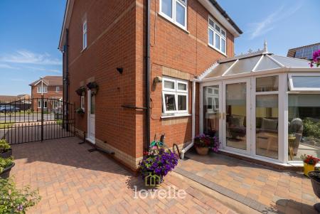 3 bedroom Detached house for sale in Arden Village, Cleethorpes, DN35