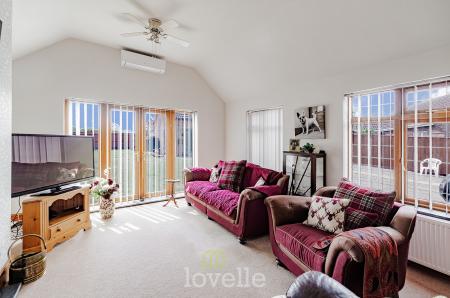 4 bedroom Detached bungalow for sale in Duckthorpe Lane, Marshchapel, DN36