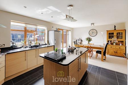 4 bedroom Detached bungalow for sale in Duckthorpe Lane, Marshchapel, DN36