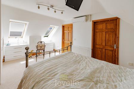4 bedroom Detached bungalow for sale in Duckthorpe Lane, Marshchapel, DN36