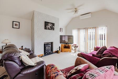 4 bedroom Detached bungalow for sale in Duckthorpe Lane, Marshchapel, DN36