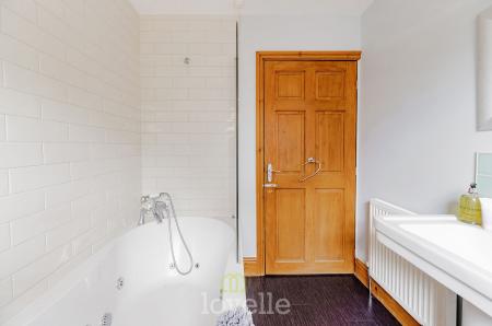 4 bedroom Detached bungalow for sale in Duckthorpe Lane, Marshchapel, DN36