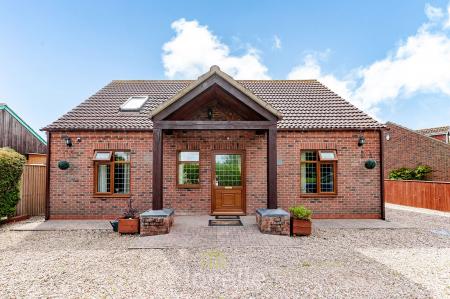 4 bedroom Detached bungalow for sale in Duckthorpe Lane, Marshchapel, DN36