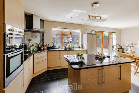 4 bedroom Detached bungalow for sale in Duckthorpe Lane, Marshchapel, DN36