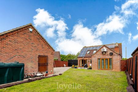 4 bedroom Detached bungalow for sale in Duckthorpe Lane, Marshchapel, DN36