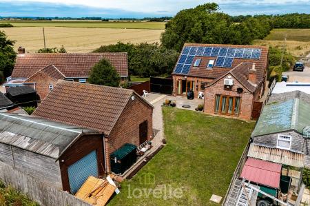 4 bedroom Detached bungalow for sale in Duckthorpe Lane, Marshchapel, DN36
