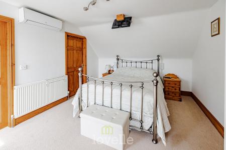 4 bedroom Detached bungalow for sale in Duckthorpe Lane, Marshchapel, DN36