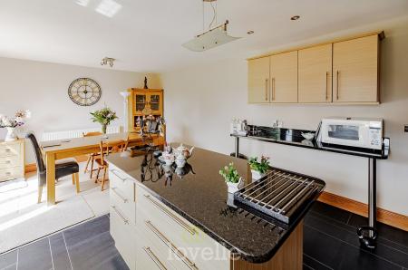 4 bedroom Detached bungalow for sale in Duckthorpe Lane, Marshchapel, DN36