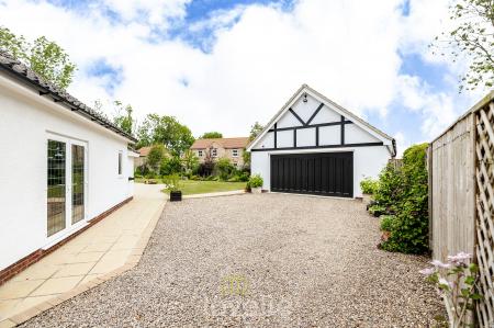 4 bedroom Detached house for sale in Cassbrook Drive, Fulstow, LN11