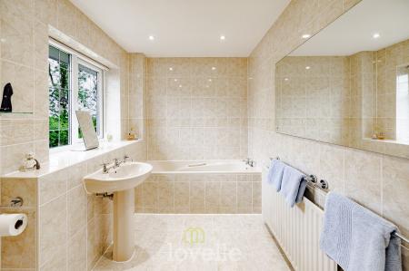 4 bedroom Detached house for sale in Cassbrook Drive, Fulstow, LN11