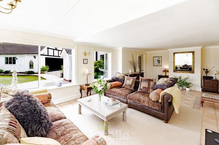 4 bedroom Detached house for sale in Cassbrook Drive, Fulstow, LN11