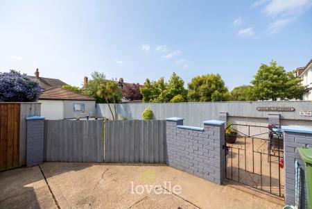 3 bedroom Semi-detached house for sale in Queens Parade, Cleethorpes, DN35