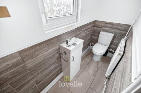 2 bedroom Terraced House for sale in Johnson Street, Cleethorpes, DN35