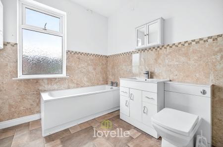 2 bedroom Terraced House for sale in Johnson Street, Cleethorpes, DN35