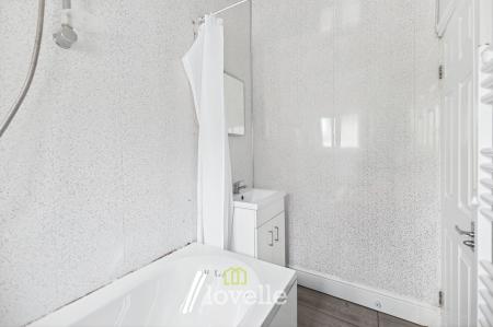 2 bedroom Terraced House for sale in Douglas Road, Cleethorpes, DN35