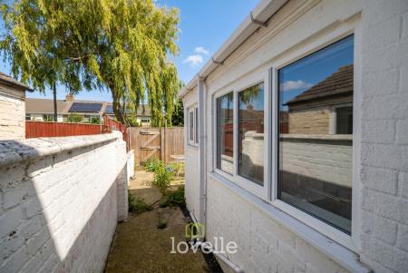 2 bedroom Terraced House for sale in Douglas Road, Cleethorpes, DN35