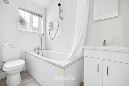 2 bedroom Terraced House for sale in Douglas Road, Cleethorpes, DN35