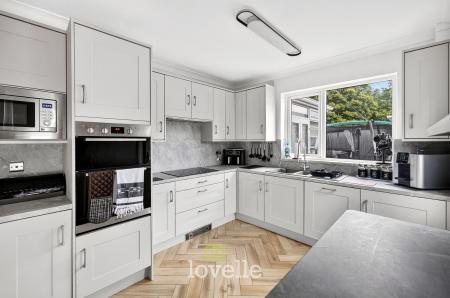 4 bedroom Semi-detached house for sale in Queen Mary Avenue, Cleethorpes, DN35