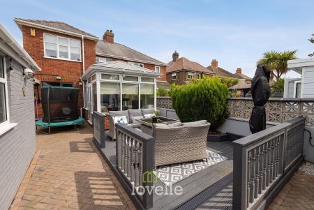 4 bedroom Semi-detached house for sale in Queen Mary Avenue, Cleethorpes, DN35