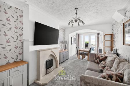 4 bedroom Semi-detached house for sale in Queen Mary Avenue, Cleethorpes, DN35