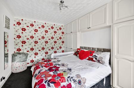 4 bedroom Semi-detached house for sale in Queen Mary Avenue, Cleethorpes, DN35