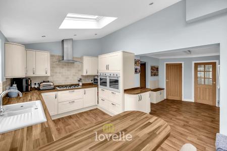 4 bedroom Detached house for sale in Berkeley Road, Cleethorpes, DN35