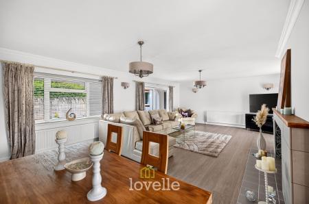 4 bedroom Detached bungalow for sale in Humberston Avenue, Humberston, DN36
