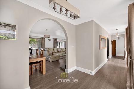 4 bedroom Detached bungalow for sale in Humberston Avenue, Humberston, DN36