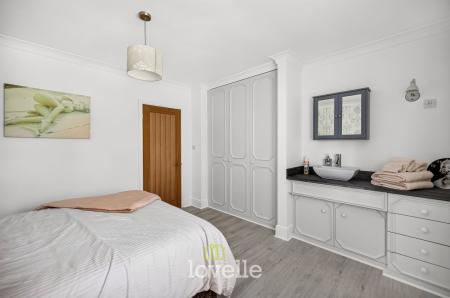 4 bedroom Detached bungalow for sale in Humberston Avenue, Humberston, DN36