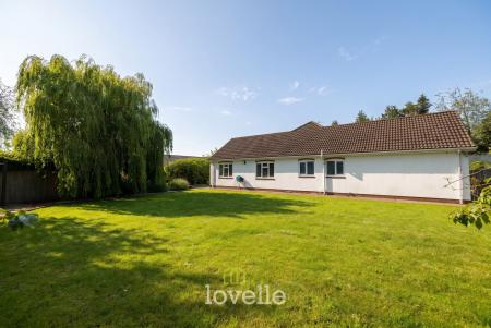 4 bedroom Detached bungalow for sale in Humberston Avenue, Humberston, DN36