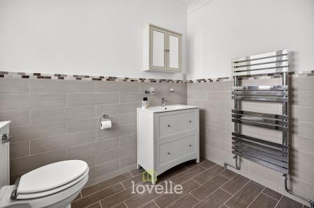 4 bedroom Detached bungalow for sale in Humberston Avenue, Humberston, DN36